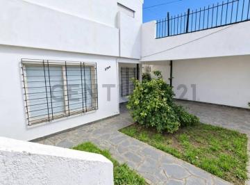 Casa · 100m² · 3 Ambientes · 1 Cochera · Venta de Casa 3 Ambientes con Departamento Independiente y Amplio Parque, San Miguel