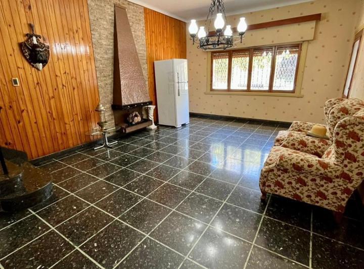 Casa · 230m² · 4 Ambientes · 1 Cochera