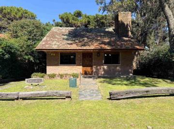 Casa · 115m² · 5 Ambientes · 1 Cochera · Venta Casa Pinamar Chalet Clásico - 4 Dorm 2 Baños