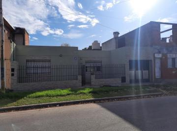 Casa · 88m² · 4 Ambientes · 1 Cochera · Alquiler - Casa - Pje Volta 6638 - 3 Dorm. - Urquiza - Rosario