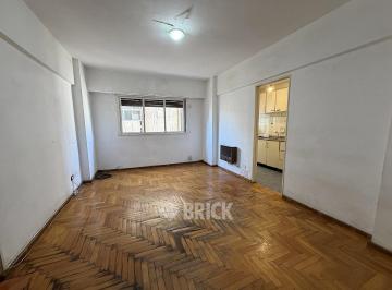 Departamento · 70m² · 4 Ambientes · Mario Bravo y Av Rivadavia - Impecable Todo Sol Baño y Cocina Completos