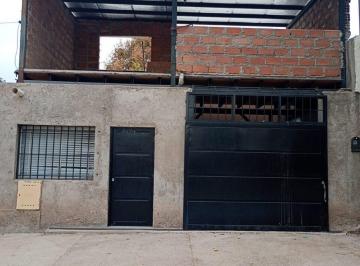 Casa · 102m² · 4 Ambientes · 1 Cochera · Venta de Casa con Cochera Godoy Cruz