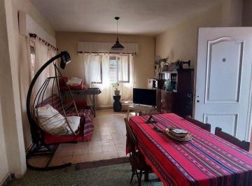 Quinta vacacional · 142m² · 1 Dormitorio · 1 Cochera · Venta Casa Quinta con Pileta, Paso del Rey