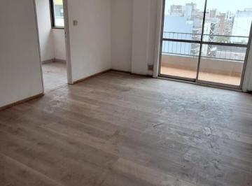 Departamento · 55m² · 3 Ambientes · Departamento de 1 Dormitorio en Alquiler, Piso 10 con Inmenso Balcón Al Frente!