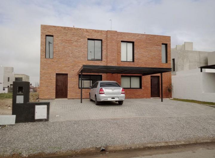 Casa · 90m² · 3 Ambientes · 1 Cochera