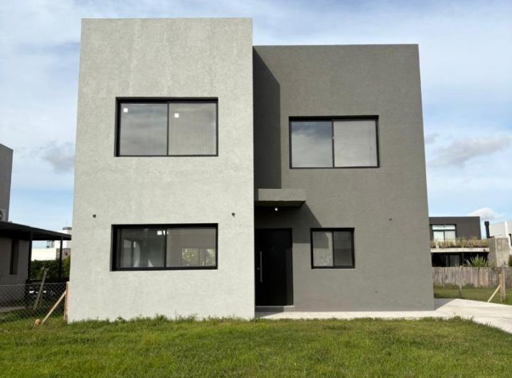 Casa · 176m² · 4 Ambientes · 3 Cocheras