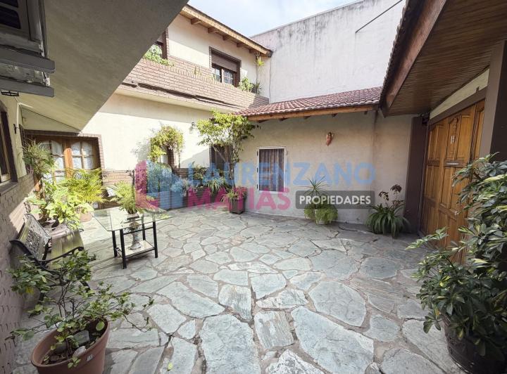Casa · 204m² · 5 Ambientes · 1 Cochera