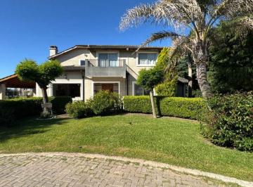 Casa · 200m² · 8 Ambientes · 3 Cocheras · Casa en Alquiler en La Magdalena en Canning