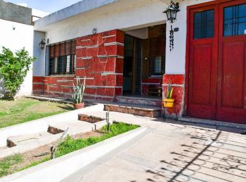 Casa · 162m² · 4 Dormitorios · 1 Cochera · Alquiler Casa 4 Dorm. en B° Maipú 2 Sec
