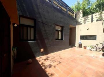 Casa · 90m² · 4 Ambientes · 1 Cochera · Casa de 2 Plantas con Terraza en Monte Castro - Apto Crédito