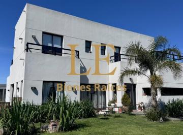 Casa · 210m² · 4 Ambientes · 3 Cocheras · Venta Casa El Ensueño Escobar