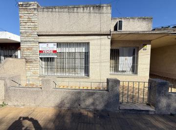 Casa · 100m² · 4 Ambientes · 1 Cochera · Casa en Venta con Amplio Parque