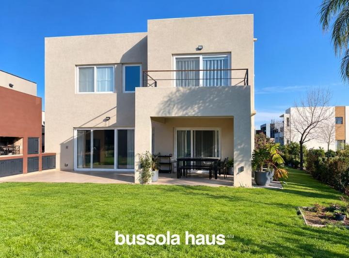 Casa · 160m² · 5 Ambientes · 1 Cochera