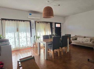 Casa · 87m² · 3 Ambientes · Casa 2 Dorm. Venta Banfield Garage Fondo