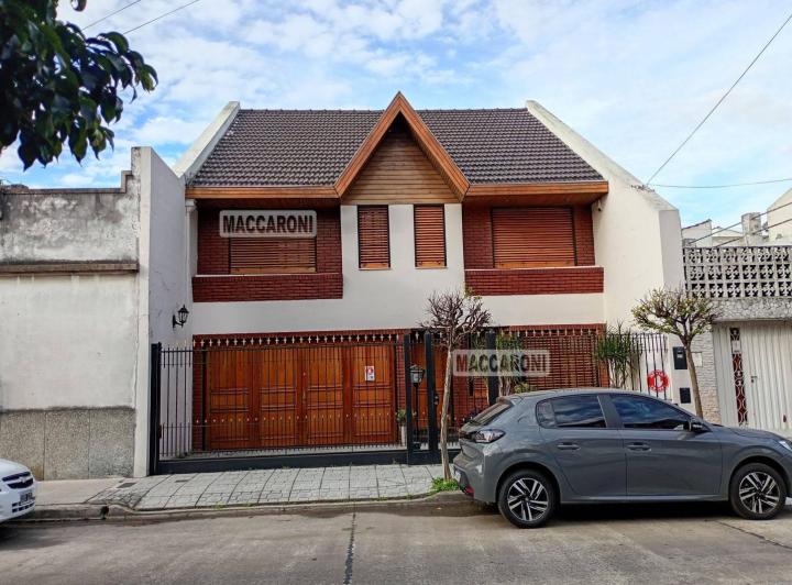Casa · 186m² · 5 Ambientes · 2 Cocheras