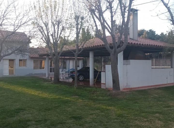 Casa · 117m² · 2 Ambientes · 3 Cocheras