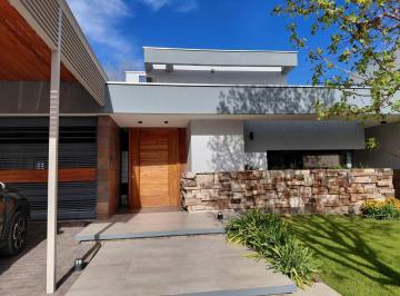 Casa · 325m² · 5 Ambientes · 4 Cocheras · Casa en Venta Barrio Privado Villa Nueva Excelente