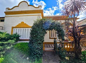 Casa · 140m² · 4 Ambientes · 1 Cochera · Casa Estilo Neocolonial en Venta en Villa Sarmiento