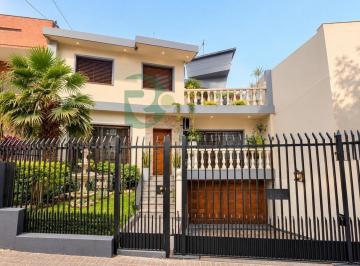 Casa · 270m² · 5 Ambientes · 5 Cocheras · Venta Casa 5amb. Quincho. Patio C/parr. Apto Crédito. Liniers