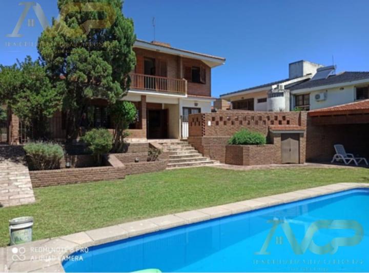 Casa · 238m² · 6 Ambientes