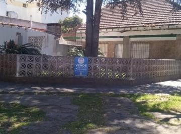 Casa · 90m² · 5 Ambientes · 1 Cochera · Casa Sobre Excelente Esquina. de La Reducción y Catamarca
