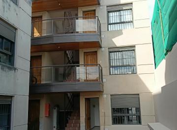 Departamento · 2 Dormitorios · Alquiler 2 Dorm. en B° Lomas de San Martin con Balcon en Planta Baja