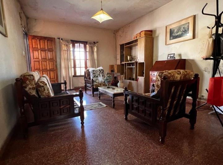 Casa · 180m² · 8 Ambientes · 1 Cochera