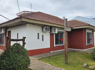 Casa de 10 ambientes, Ezeiza · Vendo Excelente Propiedad Ubicada en La Calle Lima 114, Ideal Inversion Gran Lote de 1200 m² en Ts