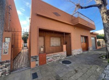 Casa · 155m² · 3 Ambientes · 1 Cochera · Venta Casa en Palomar Lote 300 m con Vivienda