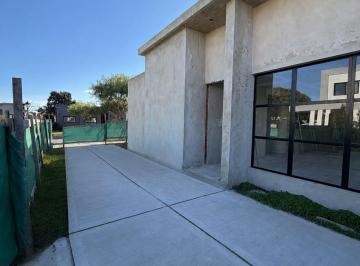 Casa · 111m² · 6 Ambientes · 3 Cocheras · Venta Casa a Estrenar 3 Dorm. Pilar del Este