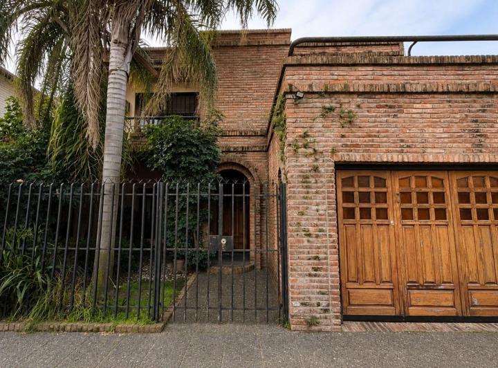 Casa · 186m² · 7 Ambientes · 2 Cocheras