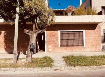 frente · Casa Para Uso Familiar en Alquiler - Directo Dueños