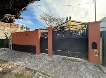 Casa de 4 ambientes, General San Martín · Chalet en Venta en San Martin