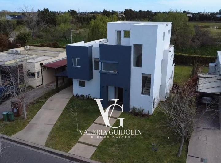 Casa · 264m² · 5 Ambientes · 4 Cocheras