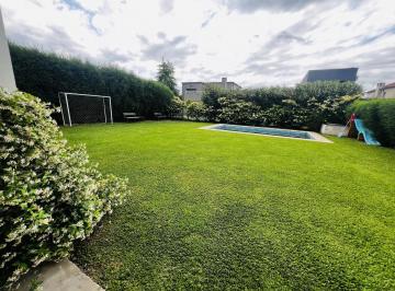 Casa · 220m² · 4 Ambientes · 2 Cocheras · Casa en Venta en Lote Interno en Barrio Los Sauces, Nordelta