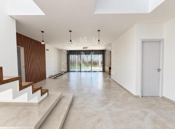 Casa · 300m² · 4 Ambientes · 4 Cocheras · Casa en Greenville Polo & Resort