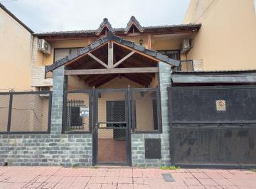 Casa · 343m² · 5 Ambientes · 1 Cochera · Venta Casa de 2 Plantas con 4 Dorm., Patio y Terraza en Zona Oeste, Rosario