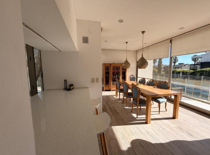 Casa · 199m² · 6 Ambientes · 2 Cocheras