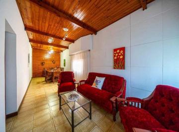 Casa · 142m² · 4 Ambientes · 1 Cochera · Casa en Venta V Gobernador Gálvez Tres Dorm.