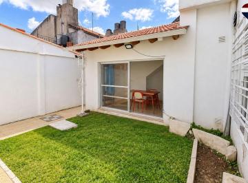 Casa · 100m² · 4 Ambientes · 1 Cochera · Casa en Venta en Escalada con Patio y Terraza