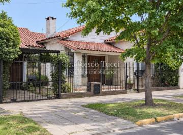 Casa · 132m² · 4 Ambientes · 2 Cocheras · Chalet Para Alquiler Comercial
