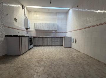 PH · 43m² · 4 Ambientes · En Venta Casa de Pasillo Interna Dos Dorm. Barrio Lourdes