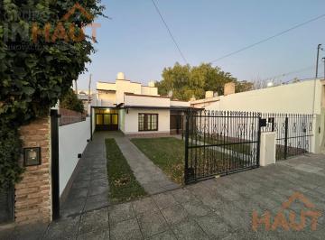 Casa · 218m² · 3 Dormitorios · 1 Cochera · Casa en Venta en Barrio Belgrano Villa Regina