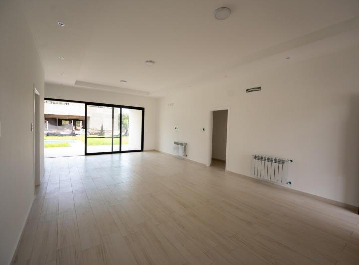 Casa · 175m² · 5 Ambientes · 4 Cocheras