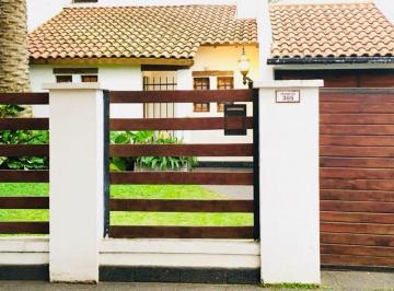 Casa · 170m² · 4 Ambientes · 2 Cocheras · Casa 4 Ambientes con Jardín y Pileta Ituzaingó
