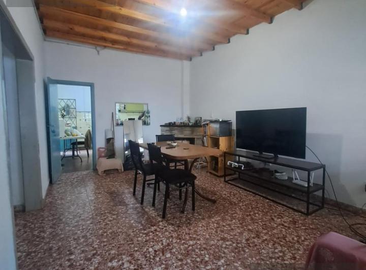 Casa · 250m² · 3 Ambientes · 2 Cocheras