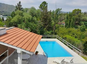 Casa de 4 ambientes, Villa Parque Siquiman · Casa C/ Pileta y Vista Al Lago - Especial Visita Papal Córdoba