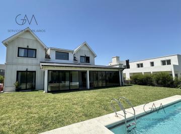 Casa · 293m² · 6 Ambientes · Casa en Alquiler Temporada Rumenco Joven