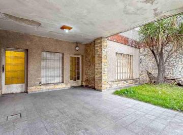 Casa · 309m² · 5 Ambientes · 1 Cochera · Casa 5 Amb en Venta + Galpón 2p en José Ingenieros