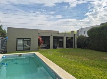 Casa · 160m² · 4 Ambientes · 2 Cocheras · Alquiler Temporada en San Benito - Villanueva